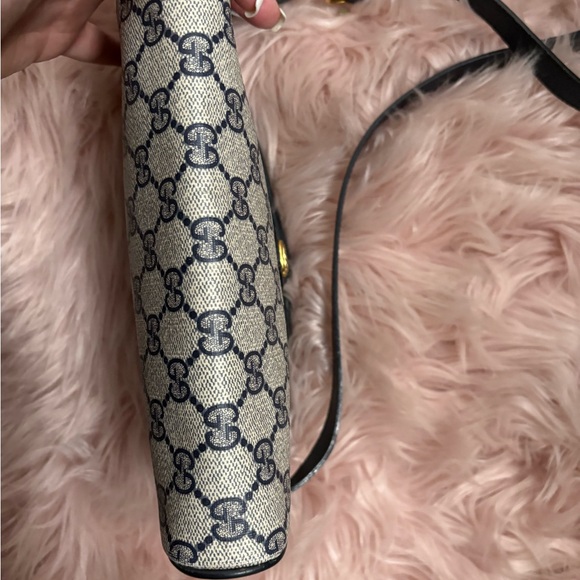 Gucci navy blue and Cream sherry Crossbody Bag with Signature Monogram - Picture 7 of 8